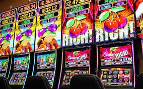 JILI roulette wheel spinning with live dealer